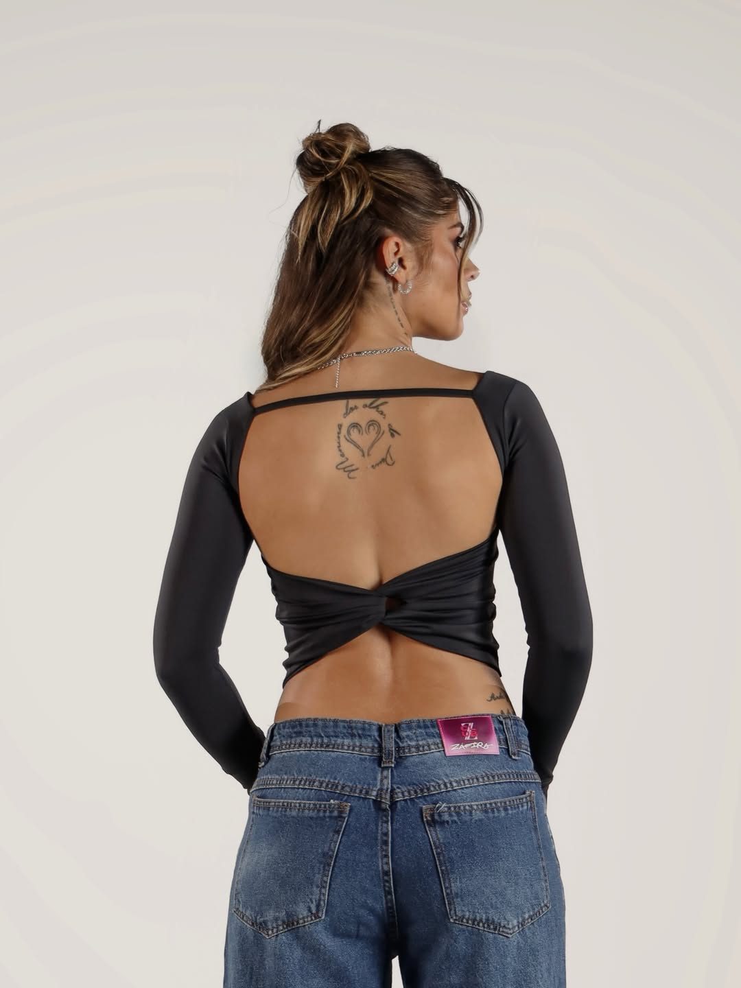 Blusa com amarração nas costas